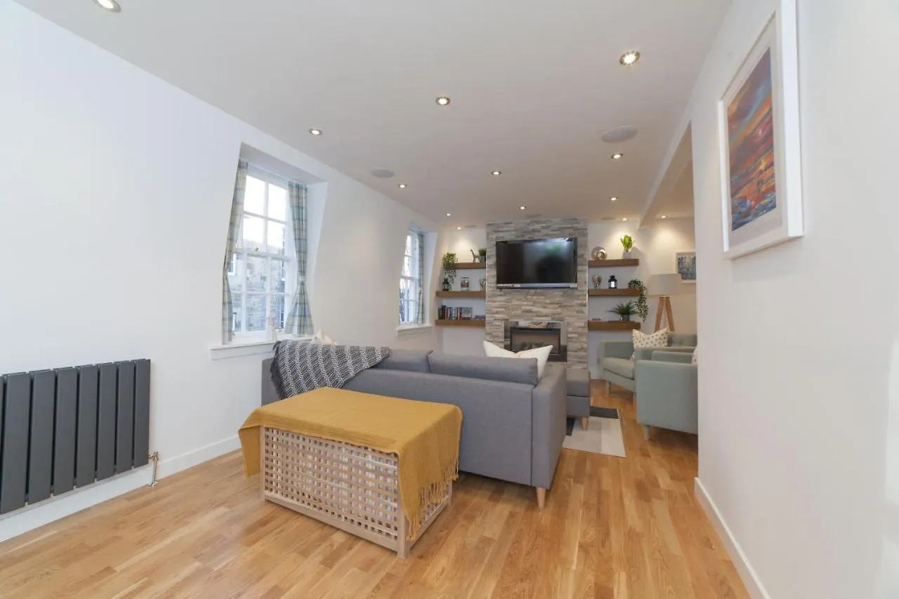 Queensferry Street Lane - Fantastic 2 Bedroom City Centre Mews House With Free Secure Parking! Edinburgh Apartment