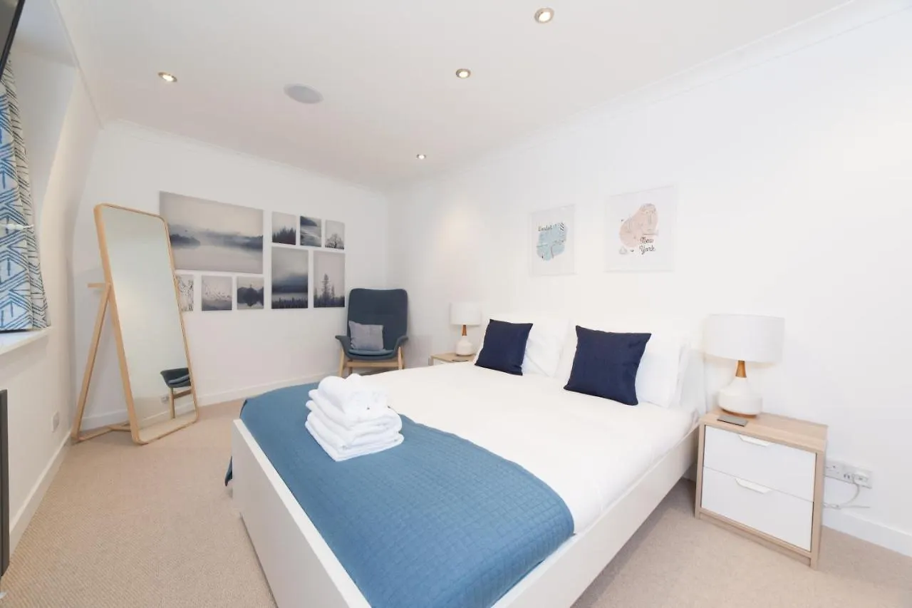 Queensferry Street Lane - Fantastic 2 Bedroom City Centre Mews House With Free Secure Parking! Edinburgh 0*,  United Kingdom