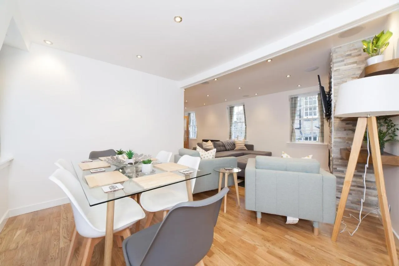 Queensferry Street Lane - Fantastic 2 Bedroom City Centre Mews House With Free Secure Parking! Edinburgh Apartment