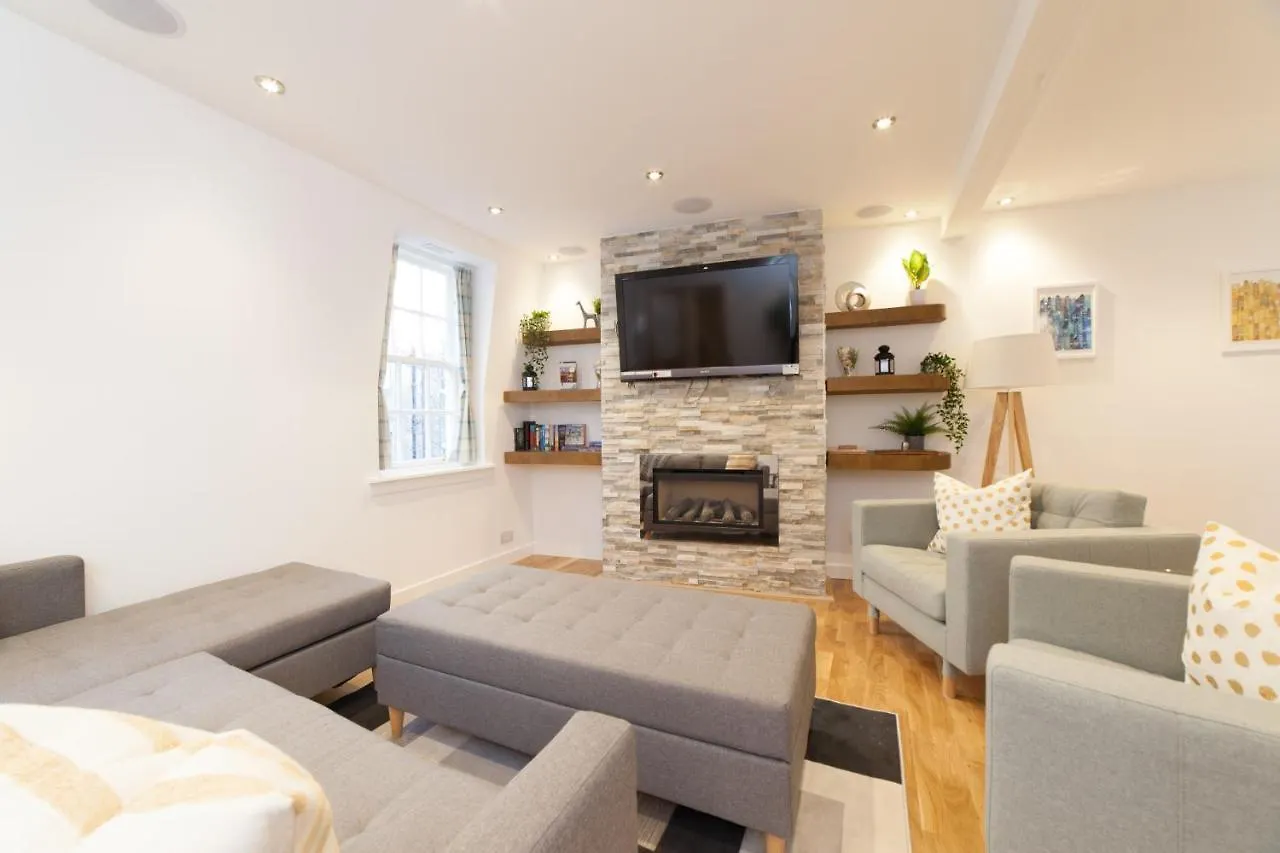 شقة Queensferry Street Lane - Fantastic 2 Bedroom City Centre Mews House With Free Secure Parking! إدنبرة المملكة المتحدة